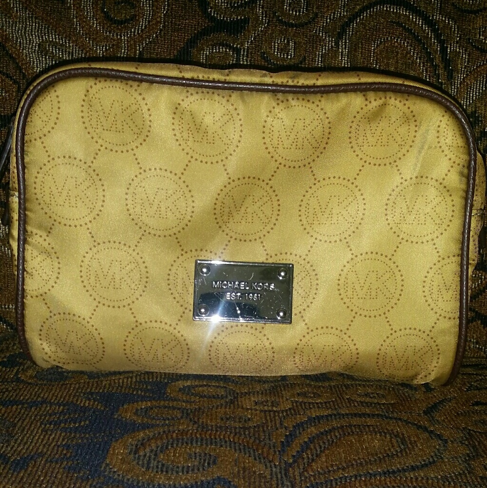 Michael Kors Large makeup/travel bag