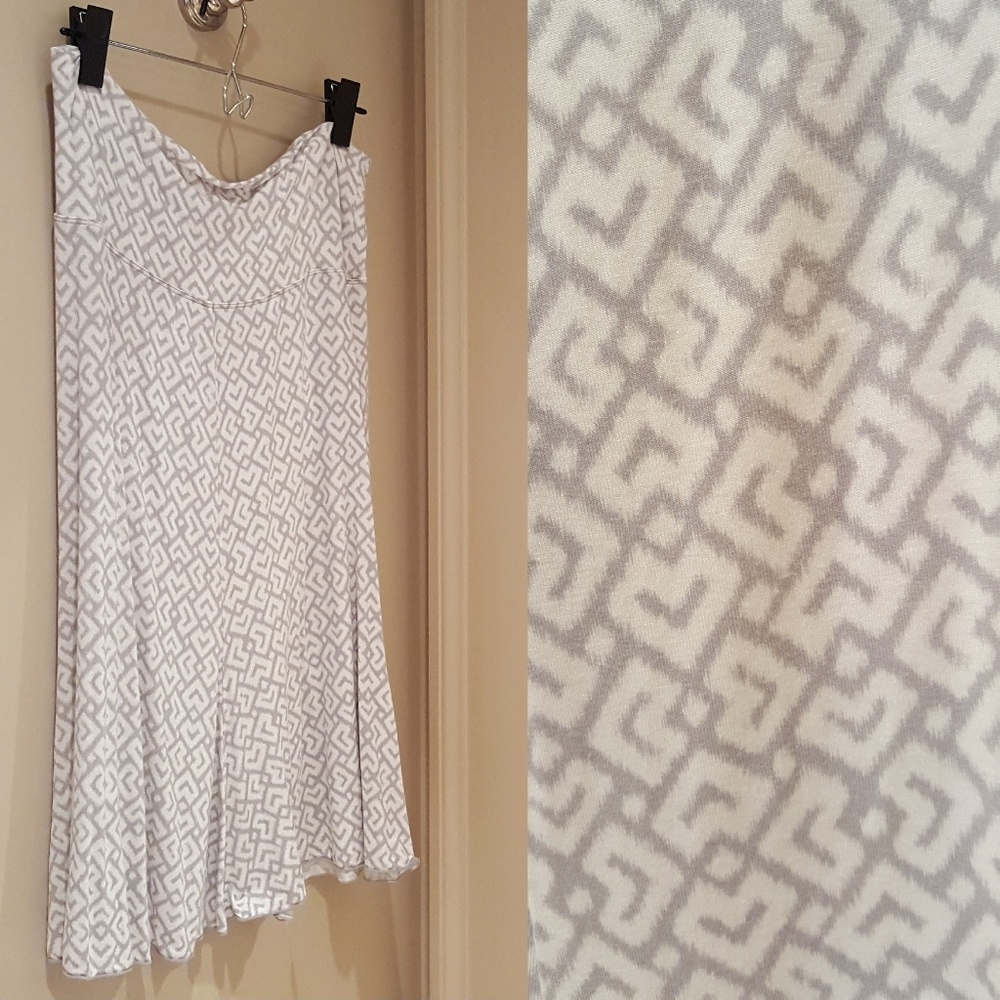 Knee-length Max Studio skirt gray & off-white