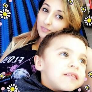 Meet your Posher, Yesenia