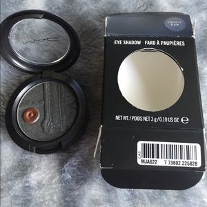 MAC limited edition eyeshadow Stovepipe Black NIB