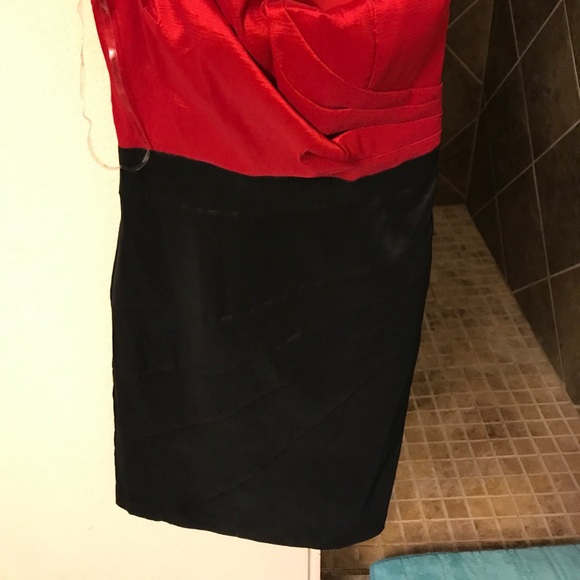 Black and red cocktail dress - Picture 2 of 4