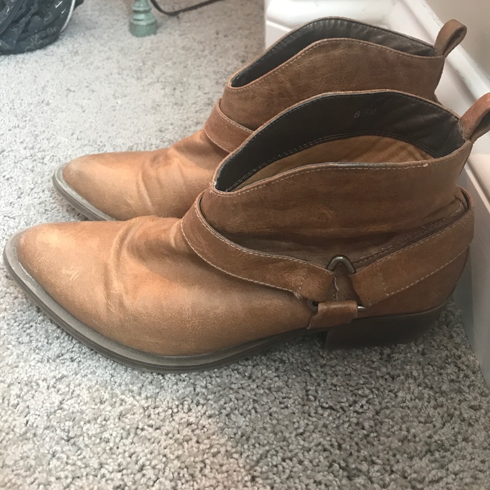 Camel booties