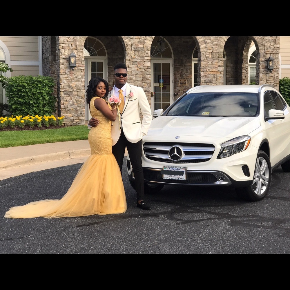 Gold / yellow prom dress
