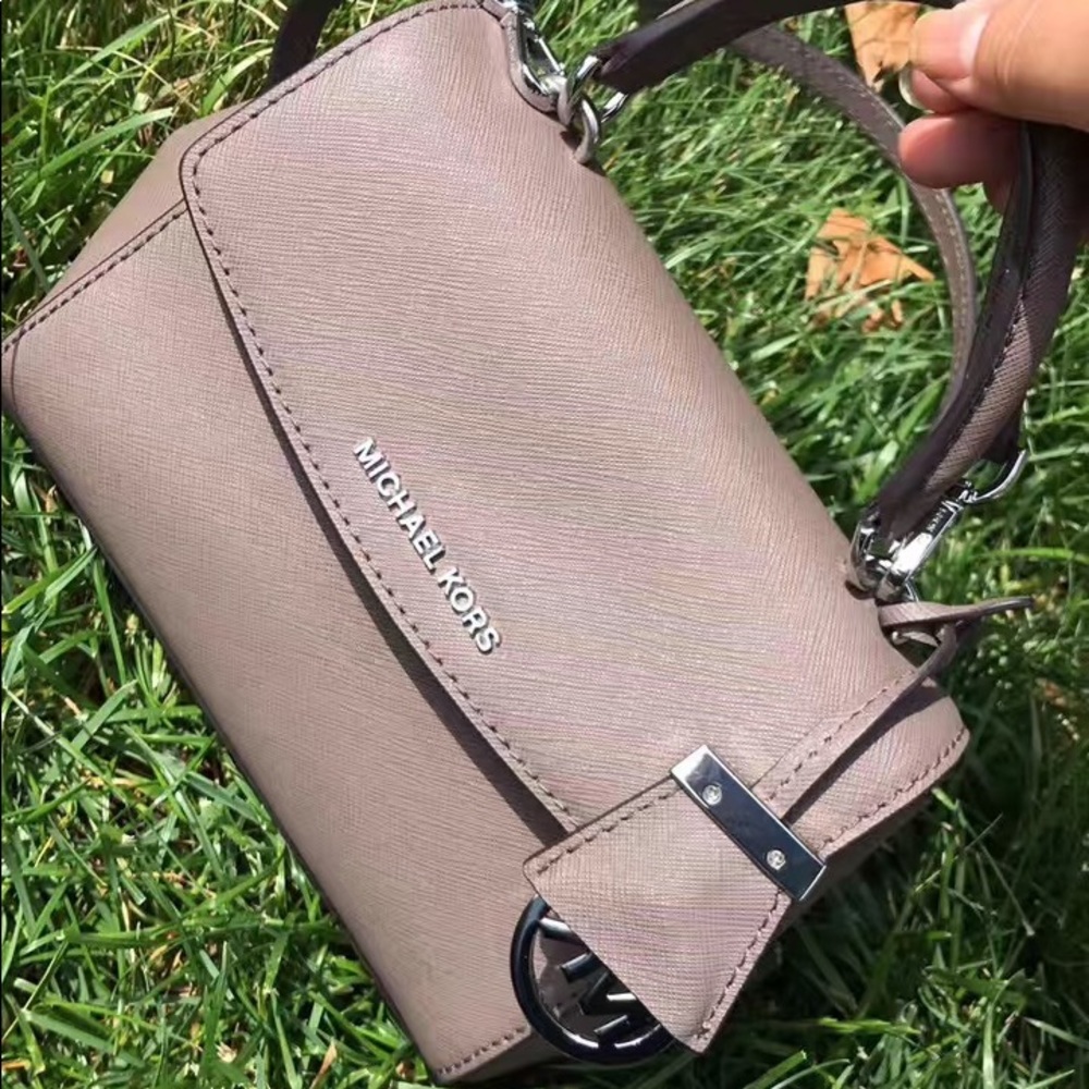 New Michael Kors Mini Ava is sale!