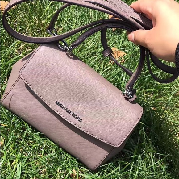 New Michael Kors Mini Ava is sale! - Picture 3 of 8