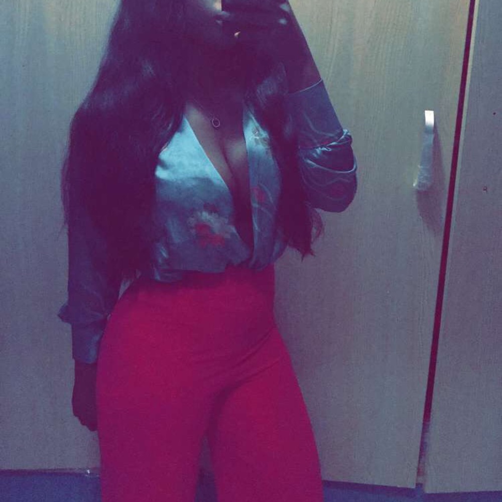 Meet your Posher, Mouna