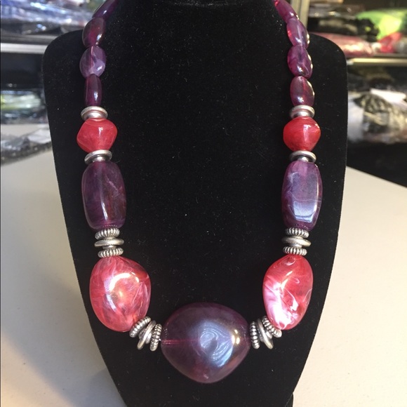 Jewelry - Marbled Statement Necklace