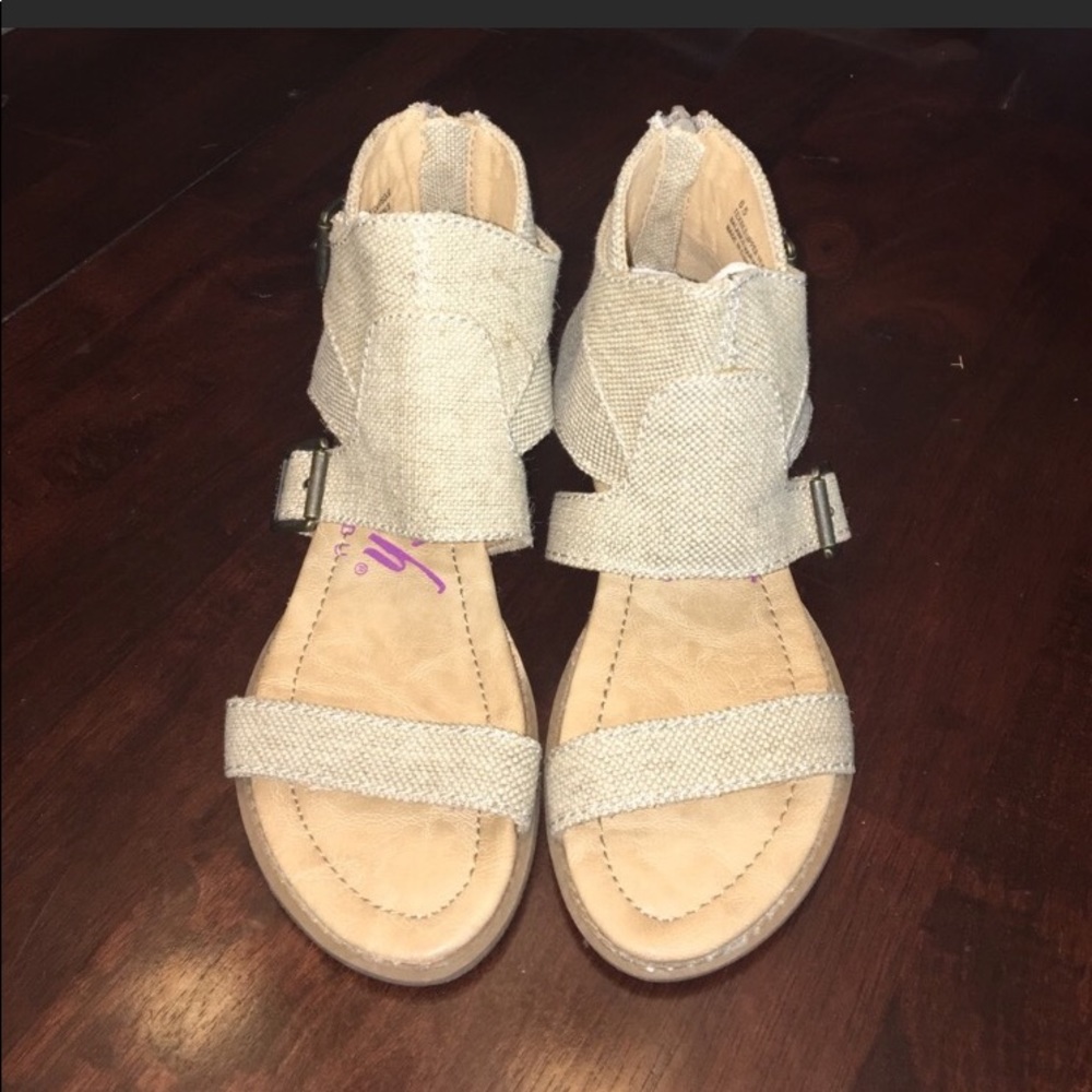Blowfish sandal 6 1/2 new