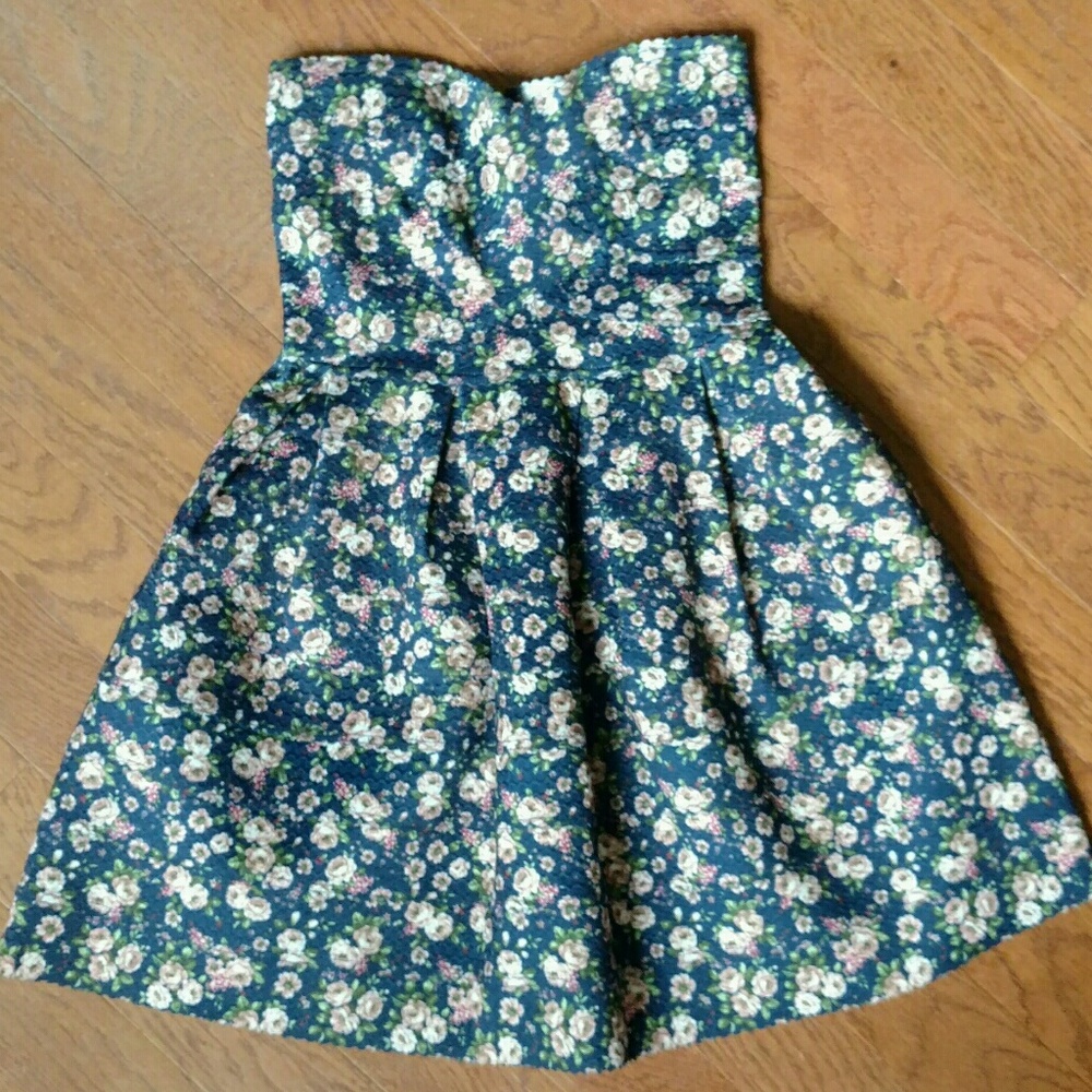 Sans Souci Strapless Blue Floral Jacquard Dress