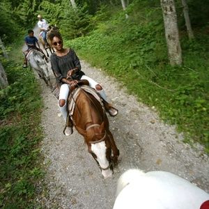 Meet your Posher, Amara