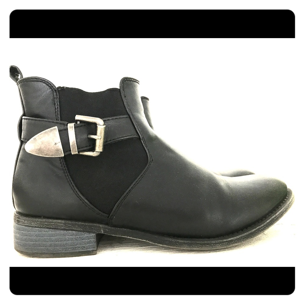 English style black ankle boots w/ Silver buckle