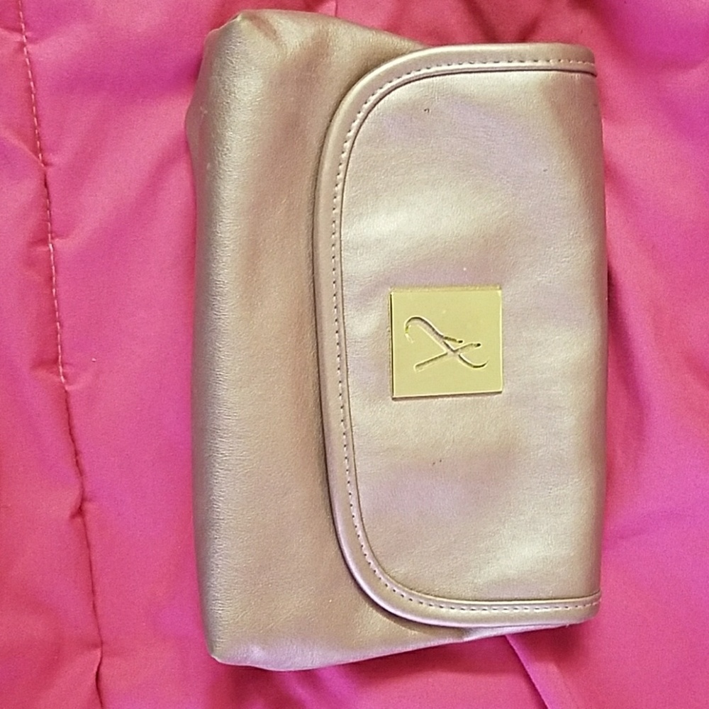 Artistry Make Up Pouch