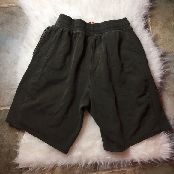 Mens Under Armour large olive drawstring shorts - Picture 3 of 5