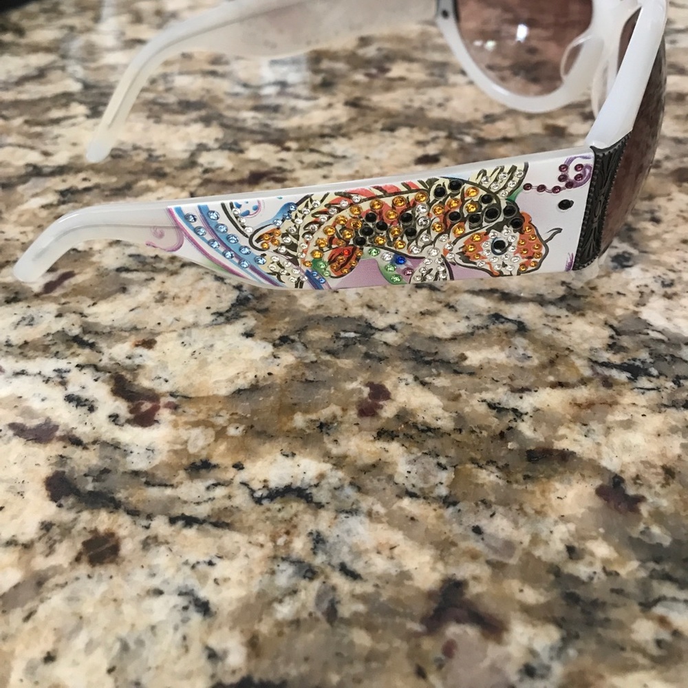 Sunglasses - image 4