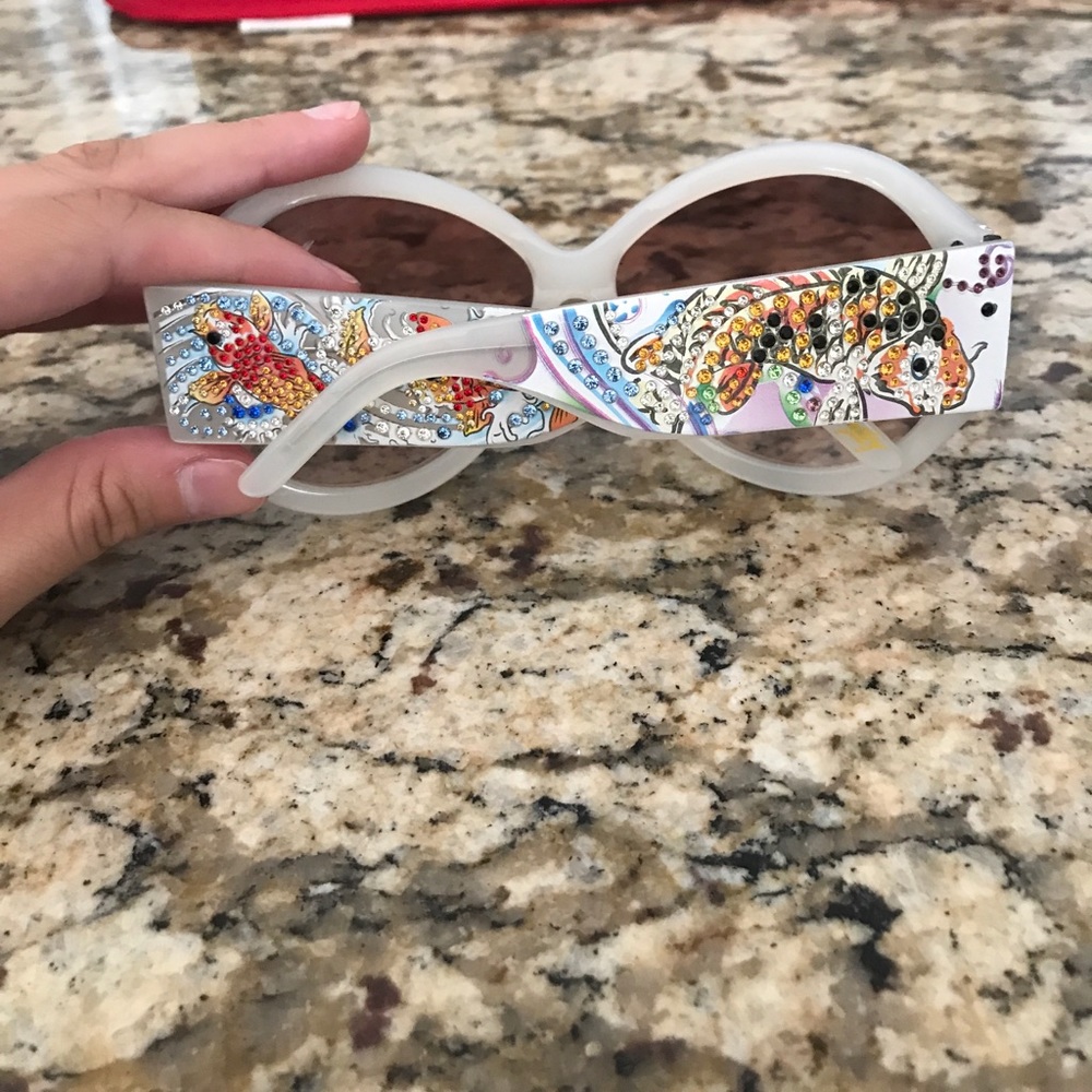 Sunglasses - image 5