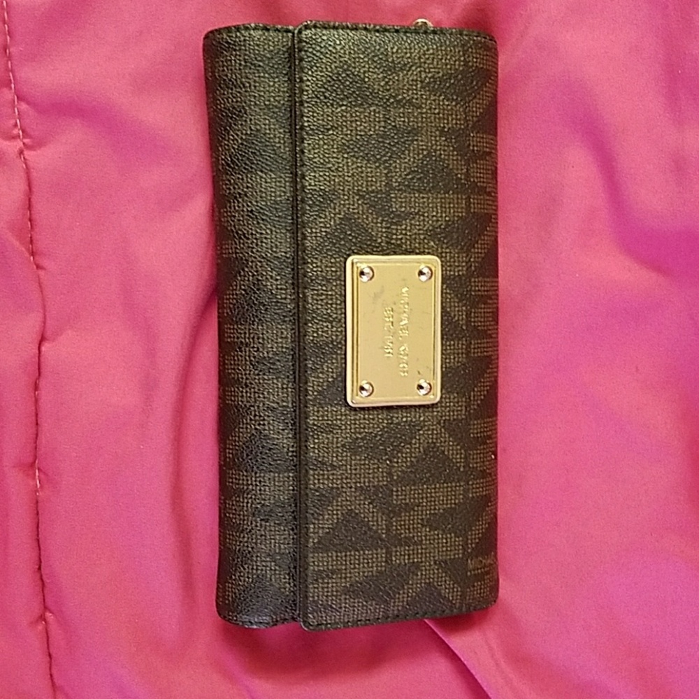 Authentic used Michael Kors trifold Long Wallet