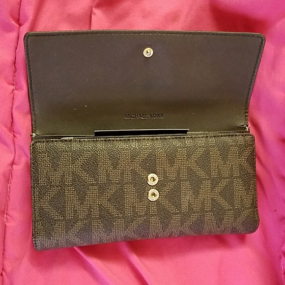 Authentic used Michael Kors trifold Long Wallet - Picture 3 of 7
