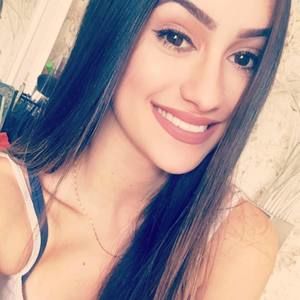 Meet your Posher, Julia