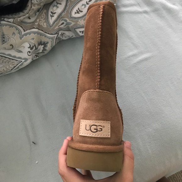 uggs size 7 - Picture 2 of 3