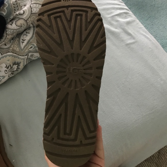 uggs size 7 - Picture 3 of 3