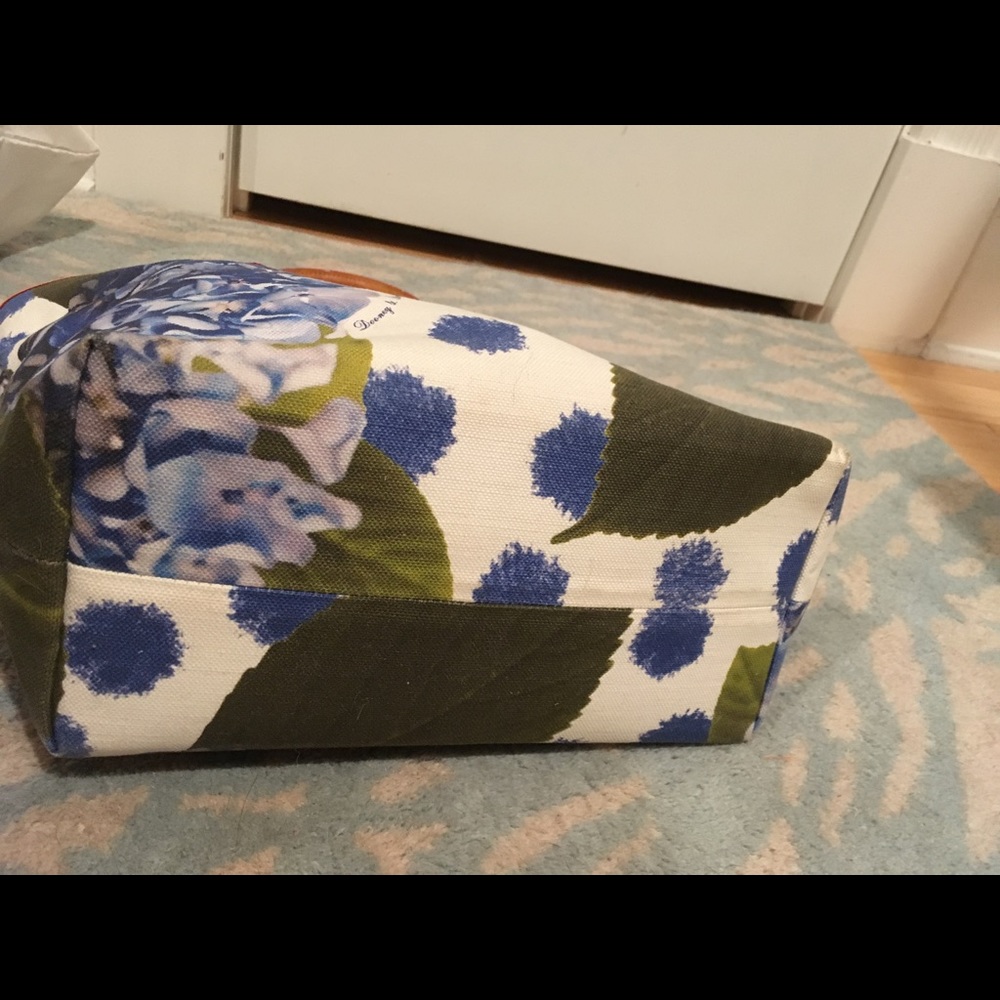 SOLD Dooney and Bourke Hydrangea Tote - Picture 3 of 8