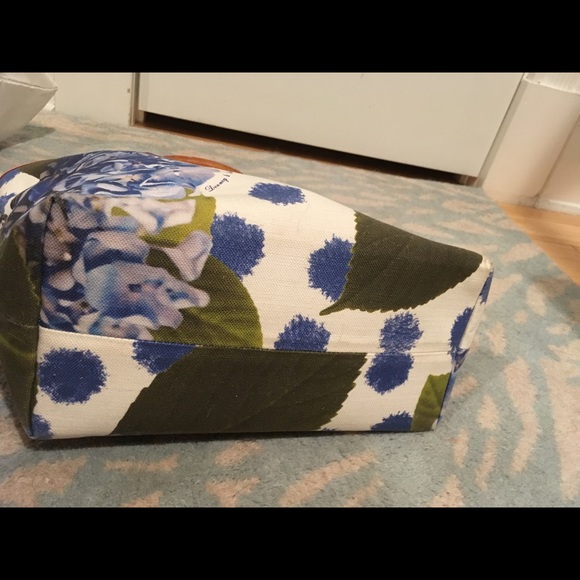 SOLD Dooney and Bourke Hydrangea Tote - Picture 3 of 8