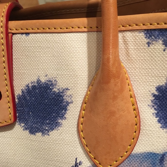 SOLD Dooney and Bourke Hydrangea Tote - Picture 4 of 8