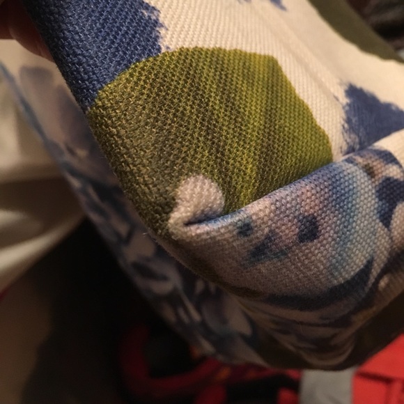 SOLD Dooney and Bourke Hydrangea Tote - Picture 7 of 8