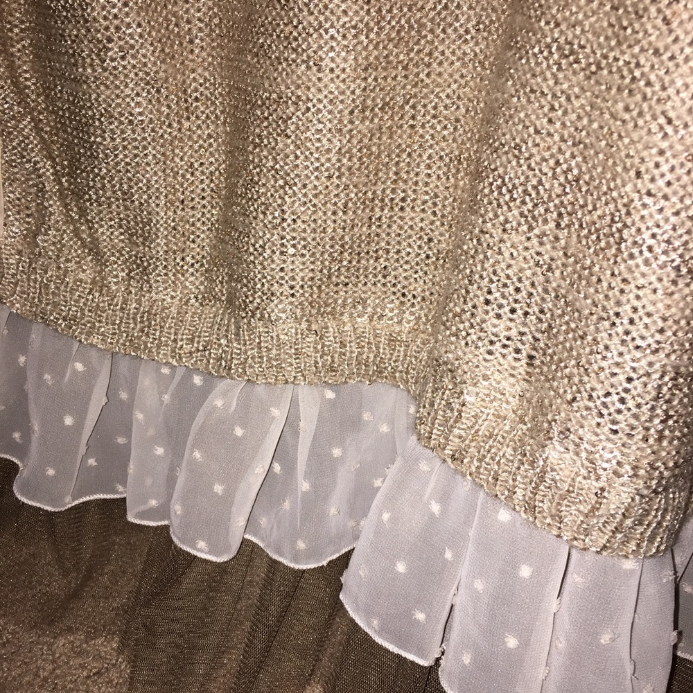 a gorgeous V-neck sweater - Picture 2 of 6