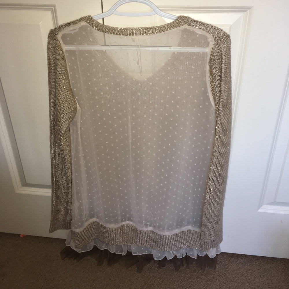 a gorgeous V-neck sweater - Picture 5 of 6