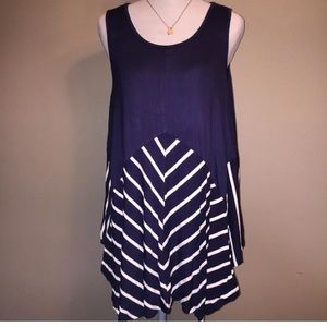 🎉Navy sleeveless top!