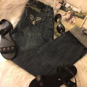 Super cute jeans with camouflage details size 7