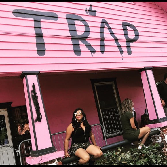 “One man's trash is another man's treasure"... - Picture 3 of 8