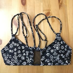 VOLCOM Untamed Hearts Bikini Top - Medium NWOT
