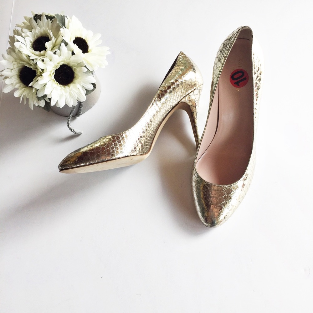 Kate Spade Metallic Karolina Gold Embossed Pump 10