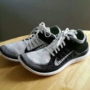 Nike Free Flyknit 4.0 tennis shoes