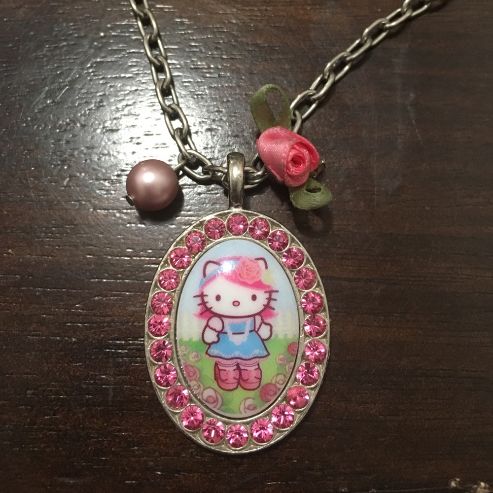 *CLOSET SALE*Hello Kitty Tarina Tarantino Necklace