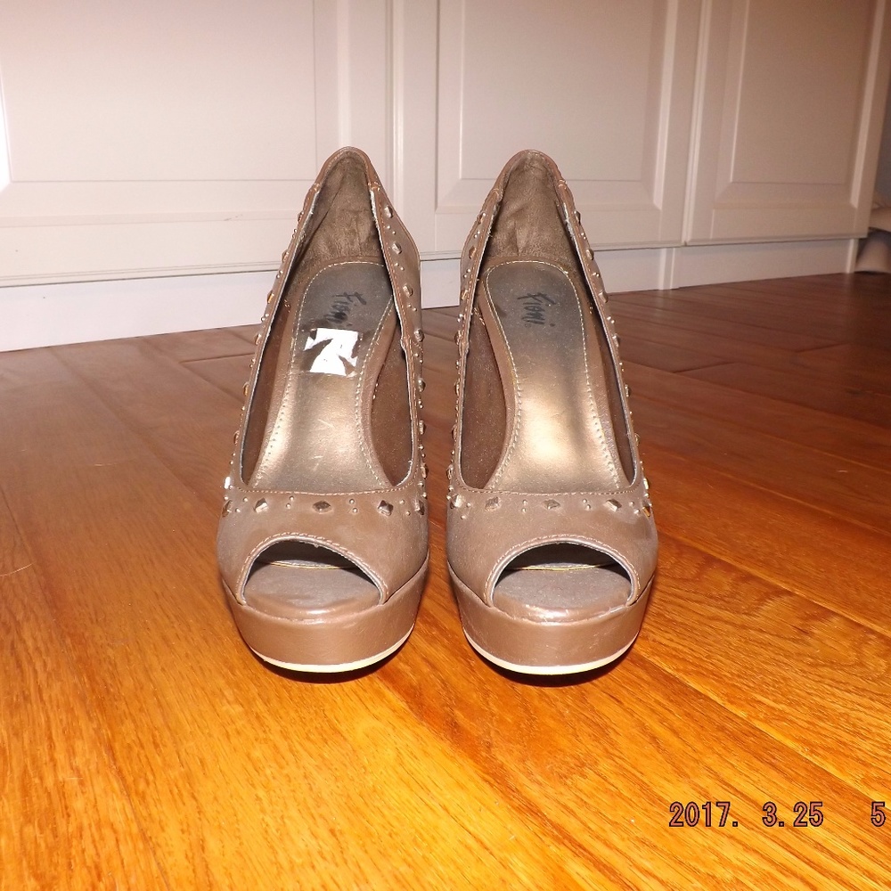 Fioni Open-Toe Heels