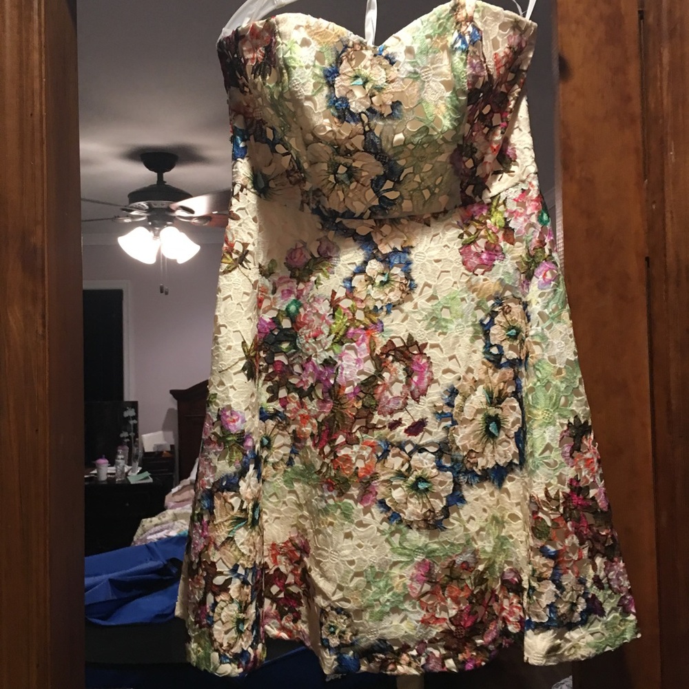 Short strapless lace printed dress