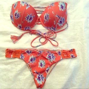 Acacia Vintage Aloha XL top, L bottom