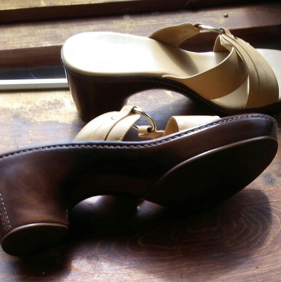 Shoe - Picture 2 of 2