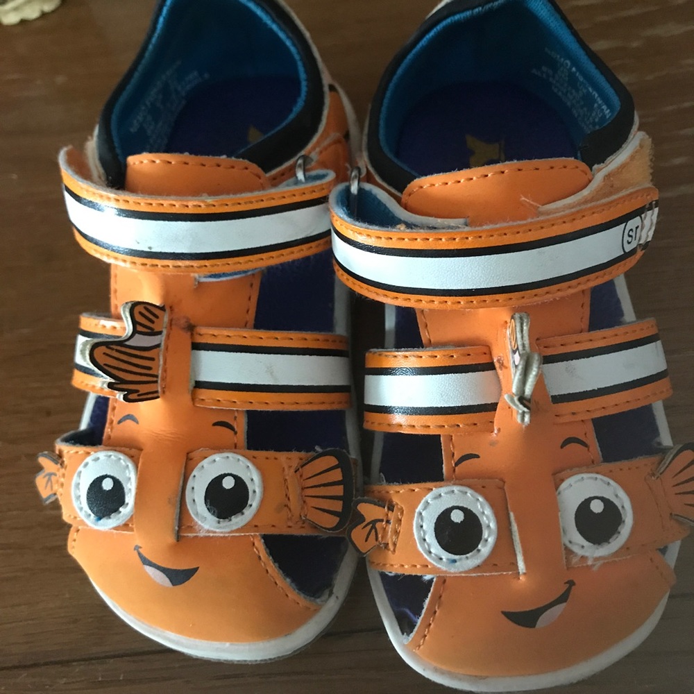Stride Rite Nemo Sandals Size 6T