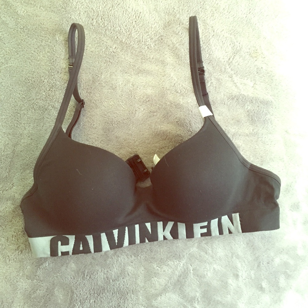 CK T-shirt bra