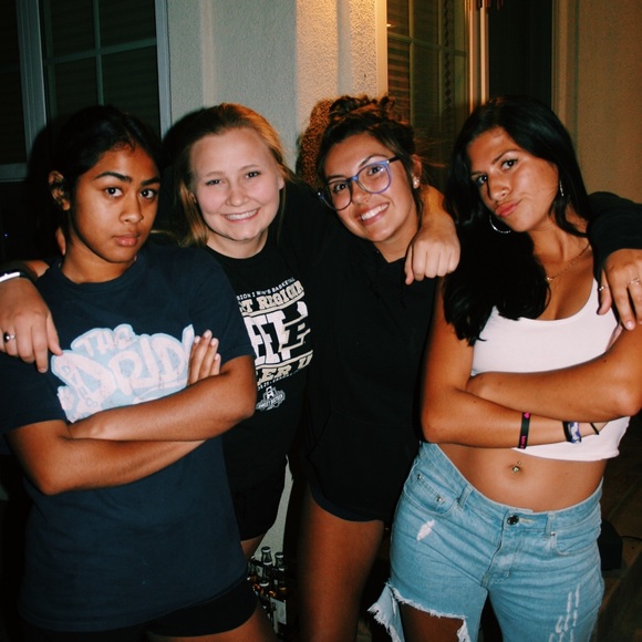 Meet your Posher, Jade - Picture 2 of 3