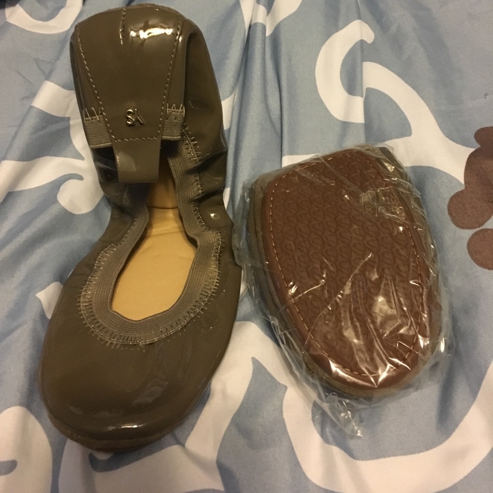 Yosi Samra taupe flats