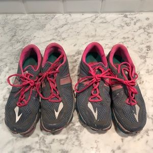 Lot of women's 10.5 Brooks Pure running shoes