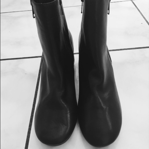 LEATHER BOOTIES - Picture 5 of 5