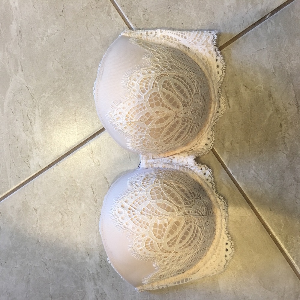 VIctoria Secret Stapless 34DDD Bra