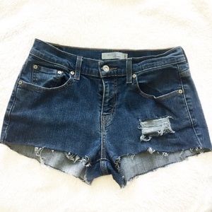 LEVIS distress cutoff shorts