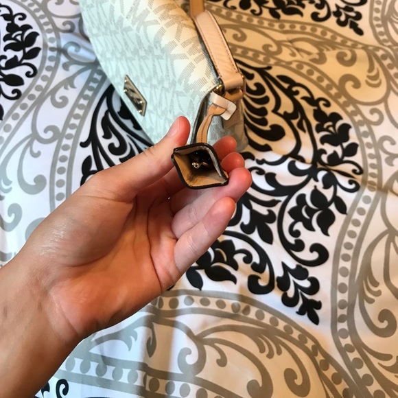 Michael Kors Large Crossbody - Picture 5 of 8